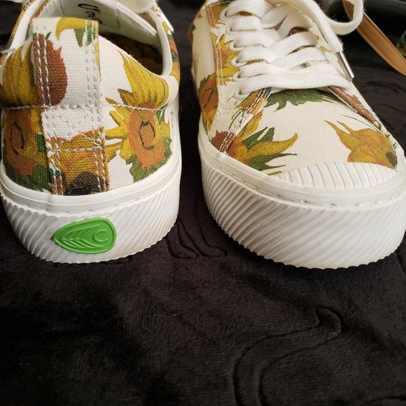 Cariuma x Vincent van Gogh Sunflowers Limited Edition Sneaker 8.5 Men 10 Women - Picture 6 of 14